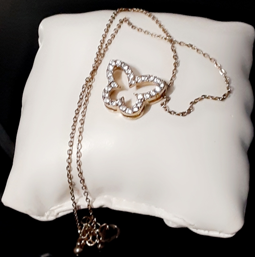 Beautiful Butterfly crystal style necklace ♡